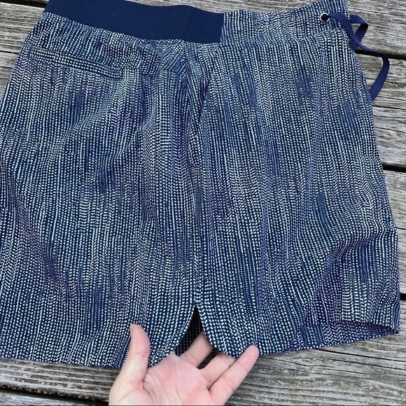 Athleta Batik Midtown Skort in Navy 2 - Picture 6 of 11